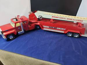 lot 61 image: Nylant Fire Truck and Aerial Hook-N-Ladder Trailer