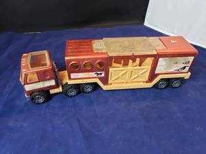 lot 68 image: Buddy Stables Truck and Horse Trailer
