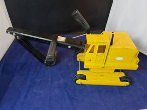 lot 69 image: Tonka Excavator