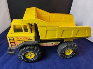 lot 71 image: Tonka Dump Truck