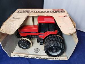 lot 93 image: 116 Ertl Case IH 7140 Tractor with Mechanical Front Drive