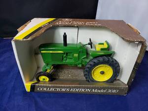 lot 94 image: 116 Ertl John Deere Collectors Edition 1960 Model 3010 Tractor
