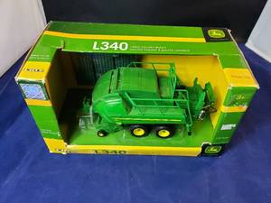 lot 99 image: Ertl Die Cast John Deere L340 Large Square Baler