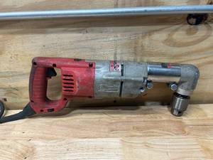 lot 33 image: MILWAUKEE 7 Amp Corded 12 in. Corded Right-Angle Drill