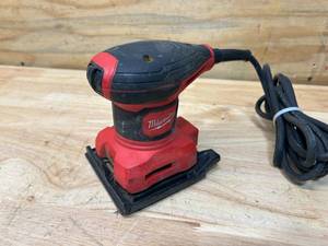 lot 65 image: MILWAUKEE 3 Amp 14 Sheet Corded Palm Sander