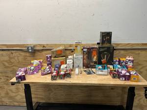lot 67 image: Lot of Various Light Bulbs