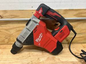 lot 46 image: MILWAUKEE 15 Amp 1-34 in. SDS-MAX Corded Combination Hammer with E-Clutch