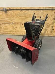 lot 56 image: TORO Power Shift 1132 32in Snow Blower, Gas