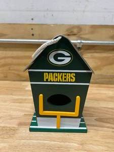 lot 103 image: NFL MasterPieces Team Logo Painted Wood Birdhouse- Green Bay Packers