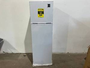 RCA 10 cu. ft. Top Freezer Refrigerator in White