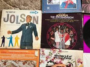 lot 7 image: Vintage Records Loretta & Conway, Best of Jolson and More
