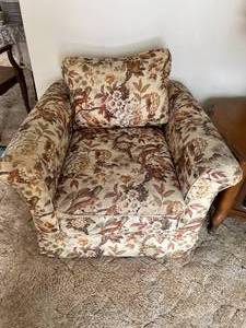 lot 22 image: Matching Schweiger Arm Chairs