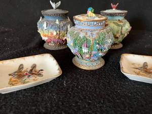 lot 40 image: Small East Asian Decorative Pots, Pheasant Plates
