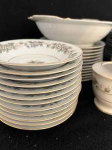 lot 42 image: Laurette Noritake China Dish Set