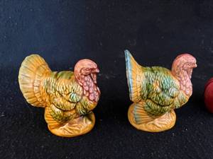 lot 50 image: Unique Turkey and Apple Salt & Pepper Shakers