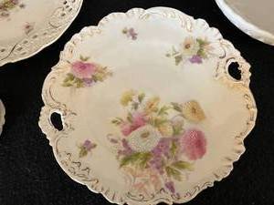lot 55 image: White Floral Design DishesDecorative Plates