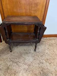 lot 77 image: Medium Oak Side Table with Magazine Holders