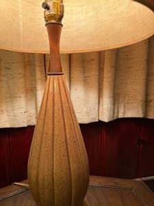 lot 99 image: Tan Clamshell Style Lamp with Shade
