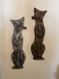lot 125 image: Pair of 2 Cat Wall Art Plaques