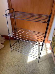 lot 133 image: Small Wire Shelf - 3 Shelves