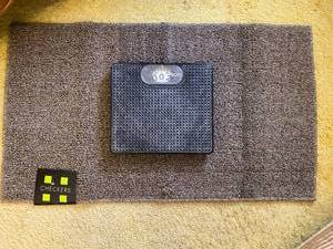 lot 136 image: Vintage Borg Scale with New Bathroom Rug
