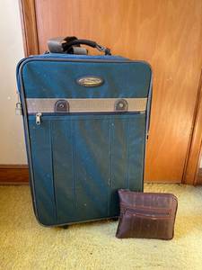 lot 144 image: Trade Winds Green Rolling Suitcase, Collapsible Duffle Bag