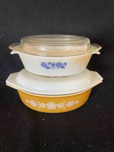 lot 153 image: Vintage Pyrex Butterfly Gold Dish, Fire King Blue Cornflower Dish
