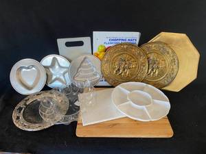 lot 164 image: Vintage Placemats, Cutting Boards, Kitchen Wall Decor, and More