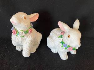 lot 168 image: Porcelain Decorative Bunnies