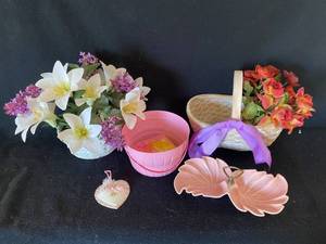 lot 173 image: Easter Baskets and Spring Silk Flowers, Vintage NutCandy Dish