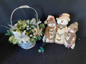 lot 174 image: Lighted SilverGreen Christmas Basket, Snowmen Decor