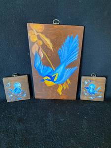 lot 183 image: Hand-Painted Wooden Bird Wall Plaque Art