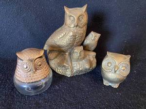 lot 187 image: Vintage Brass Owl Figurines