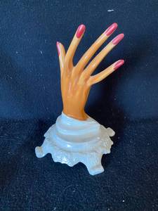 lot 190 image: Vintage Ceramic Jewelry Hand Stand