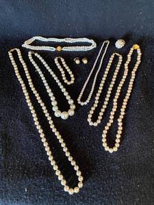 lot 192 image: Pearl Necklaces, Bracelet, Earrings, and More
