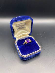lot 197 image: Vintage 14KP Gold Ring with Purple and White Gemstones