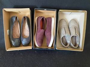 lot 211 image: Lauren Conrad Oxfords, Dr Scholls Be Free Shoes and More
