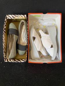 lot 213 image: Dana Buchman Heels, SoLite Comfort Wave Wedge
