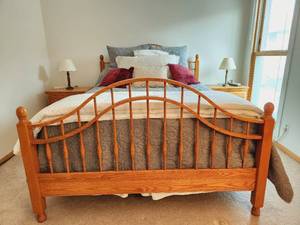 Solid Oak Queen Bed