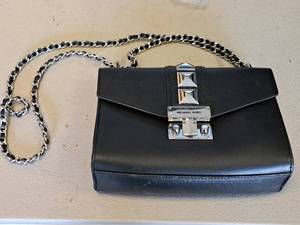 lot 1142 image: Michael Kors Womens Purse