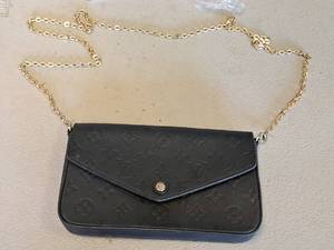 lot 1141 image: Louis Vuitton Womens Purse