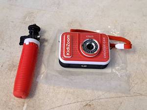 lot 1133 image: V-Tech KidiZoom Creator Cam Digital Camera with Hand Grip