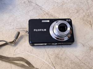 lot 1131 image: Fuji Film Finepix J38 12.2MP Digital Camera