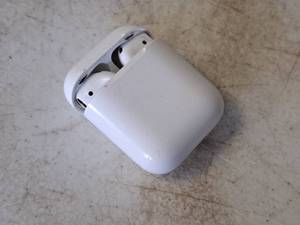 lot 1127 image: Lot of (One Pair) Apple Air Pods  Wireless Earbuds with Charging Case