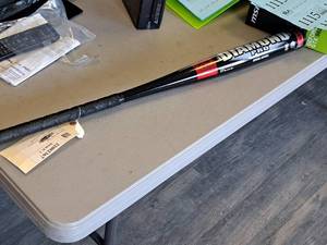 lot 1108 image: Diamond Pro Aluminum 33 Official Softball Bat