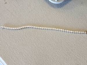 lot 186 image: Womens 14K Gold 7 Bracelet