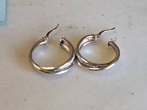 lot 1092 image: Lot of (One Pair) Womens Sterling Silver Earrings