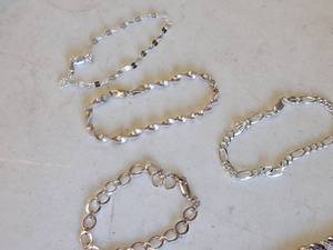 lot 1091 image: Lot of (4) Womens 6 Bracelets