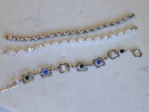 lot 1090 image: Lot of (3) Womens 7 Bracelets