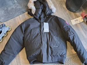 lot 1152 image: Canada Goose Arctic Program Chilliwack Mens Black Size Medium Bomber Jacket